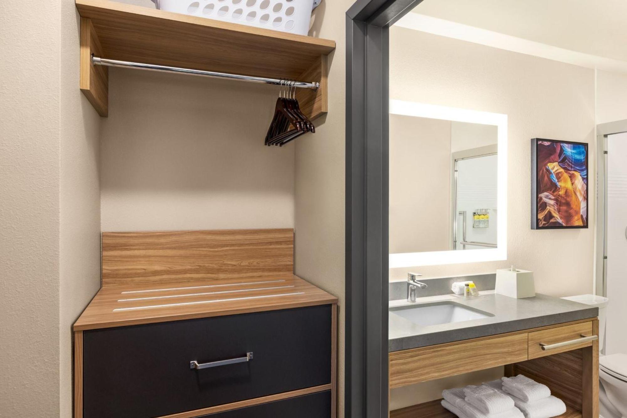 Candlewood Suites Miami - Doral By Ihg Tamiami ภายนอก รูปภาพ