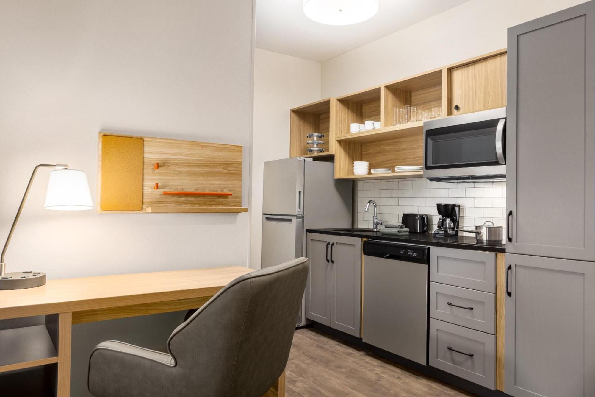 Candlewood Suites Miami - Doral By Ihg Tamiami ภายนอก รูปภาพ